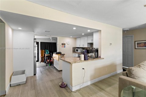 Casa en venta en Hollywood, Florida, 3 dormitorios, 109.44 m2 № 1926359 - foto 18