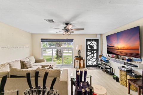 Casa en venta en Hollywood, Florida, 3 dormitorios, 109.44 m2 № 1926359 - foto 15