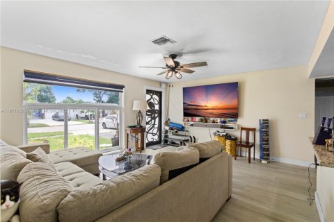 Casa en venta en Hollywood, Florida, 3 dormitorios, 109.44 m2 № 1926359 - foto 16