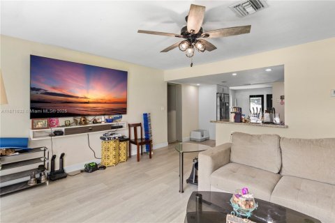 Casa en venta en Hollywood, Florida, 3 dormitorios, 109.44 m2 № 1926359 - foto 17