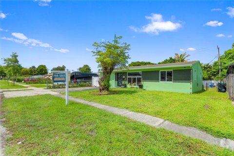 Casa en venta en Hollywood, Florida, 3 dormitorios, 109.44 m2 № 1926359 - foto 2