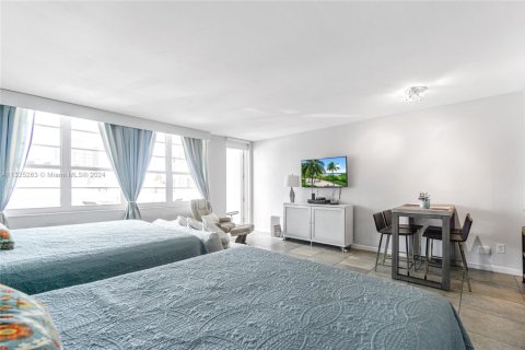 Copropriété à louer à Miami Beach, Floride: 48.77 m2 № 1977228 - photo 2