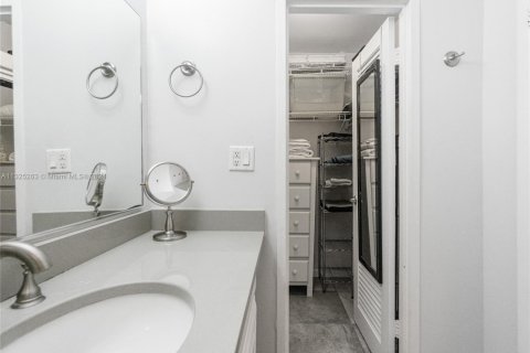 Copropriété à louer à Miami Beach, Floride: 48.77 m2 № 1977228 - photo 12