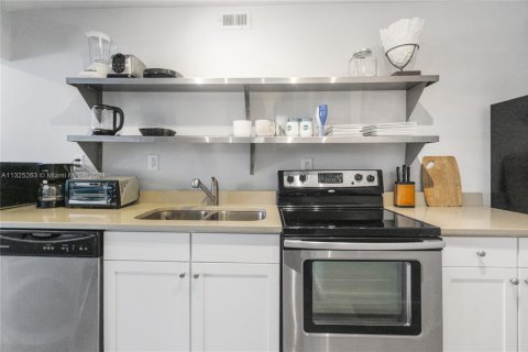 Copropriété à louer à Miami Beach, Floride: 48.77 m2 № 1977228 - photo 8