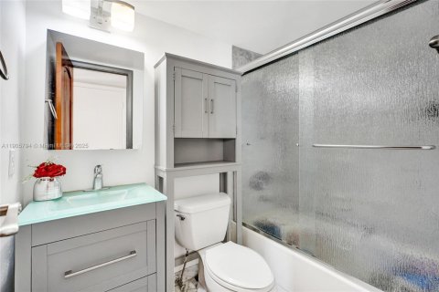 Condominio en venta en Hollywood, Florida, 2 dormitorios, 115.2 m2 № 1963394 - foto 23