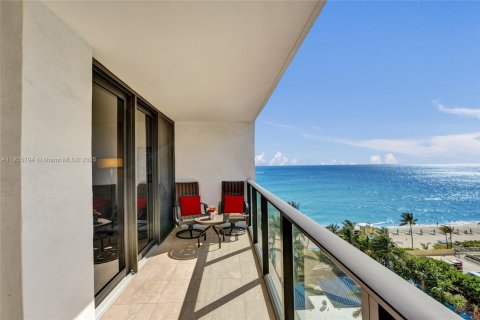 Condominio en Hollywood, Florida, 2 dormitorios  № 1963394
