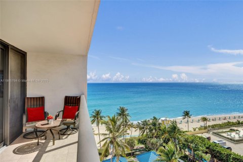 Condominio en venta en Hollywood, Florida, 2 dormitorios, 115.2 m2 № 1963394 - foto 27