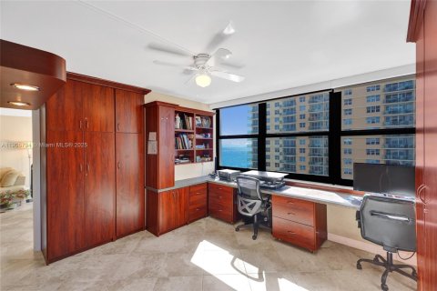Condominio en venta en Hollywood, Florida, 2 dormitorios, 115.2 m2 № 1963394 - foto 24