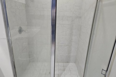 Condo in Aventura, Florida, 2 bedrooms № 1694157 - photo 5