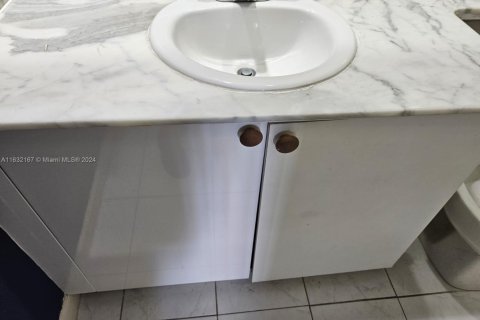 Condo in Aventura, Florida, 2 bedrooms № 1694157 - photo 2