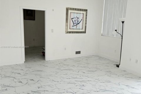 Condo in Aventura, Florida, 2 bedrooms № 1694157 - photo 8