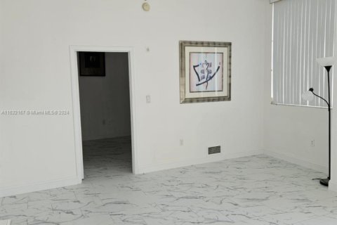 Condo in Aventura, Florida, 2 bedrooms № 1694157 - photo 18