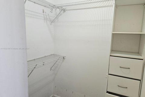 Condo in Aventura, Florida, 2 bedrooms № 1694157 - photo 4
