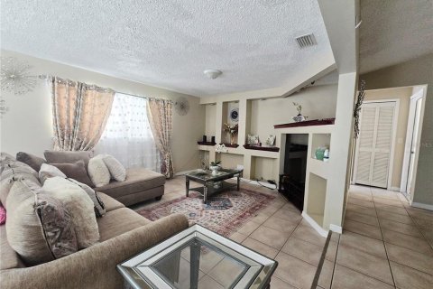 House in Deltona, Florida 3 bedrooms, 130.62 sq.m. № 1902507 - photo 10