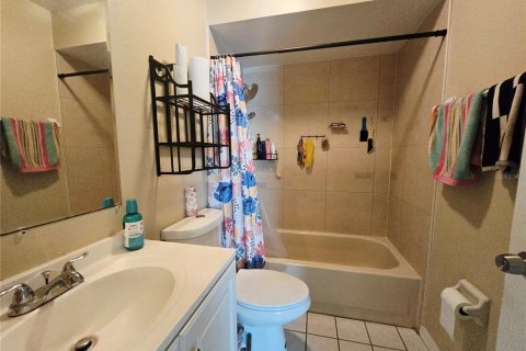 House in Deltona, Florida 3 bedrooms, 130.62 sq.m. № 1902507 - photo 15