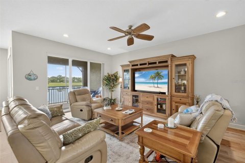 House in Englewood, Florida 3 bedrooms, 191.94 sq.m. № 1898952 - photo 3
