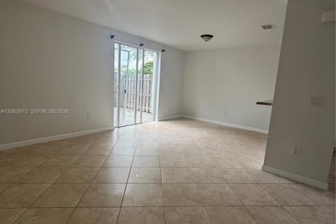 Touwnhouse à louer à Homestead, Floride: 3 chambres, 106.93 m2 № 2266105 - photo 2