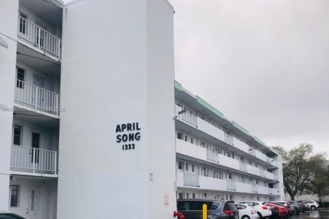 Кондоминиум с 1 спальней в Халландейл-Бич, Флорида № 2055978