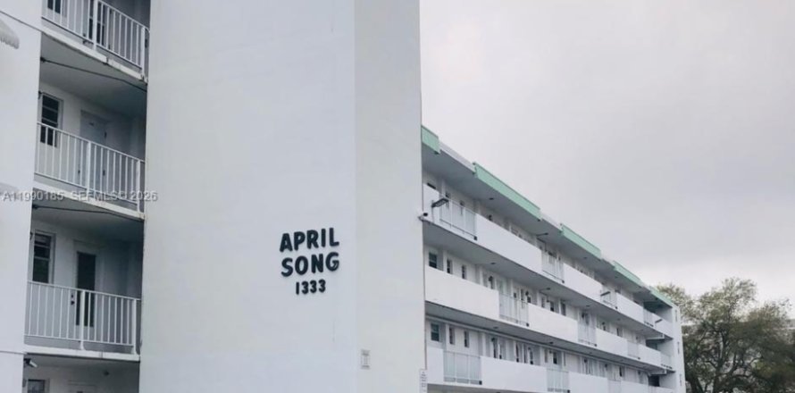 Кондоминиум с 1 спальней в Халландейл-Бич, Флорида № 2055978