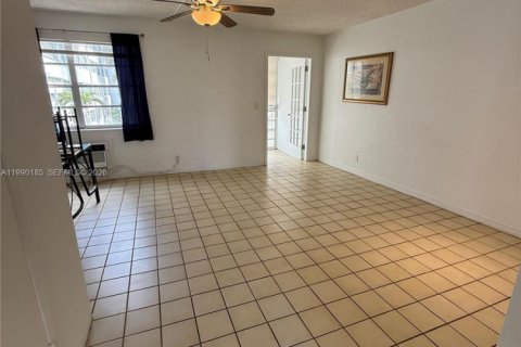 Купить кондоминиум в Халландейл-Бич, Флорида 1 спальня, 38.65м2, № 2055978 - фото 2