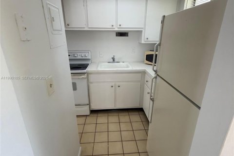 Купить кондоминиум в Халландейл-Бич, Флорида 1 спальня, 38.65м2, № 2055978 - фото 5