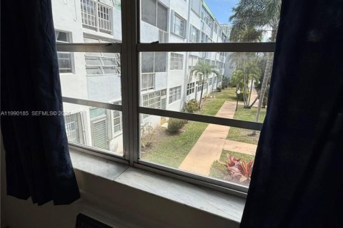 Купить кондоминиум в Халландейл-Бич, Флорида 1 спальня, 38.65м2, № 2055978 - фото 9