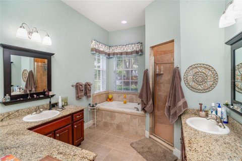 House in Riverview, Florida 5 bedrooms, 240.99 sq.m. № 1910611 - photo 17