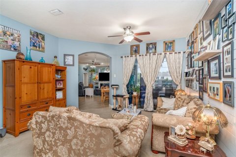 House in Riverview, Florida 5 bedrooms, 240.99 sq.m. № 1910611 - photo 6