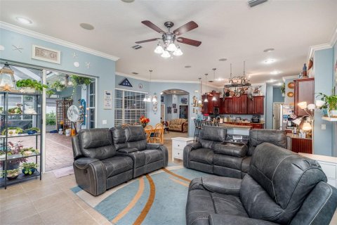 House in Riverview, Florida 5 bedrooms, 240.99 sq.m. № 1910611 - photo 5