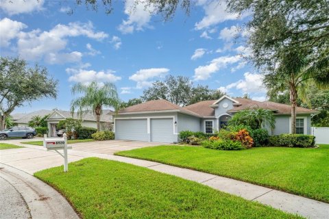 House in Riverview, Florida 5 bedrooms, 240.99 sq.m. № 1910611 - photo 2