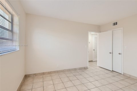 Condominio en venta en Hollywood, Florida, 2 dormitorios, 78.04 m2 № 1707281 - foto 8