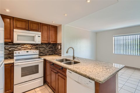 Condominio en venta en Hollywood, Florida, 2 dormitorios, 78.04 m2 № 1707281 - foto 2