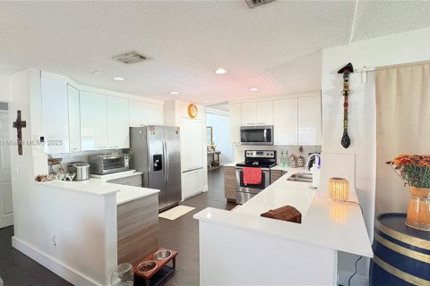 Villa ou maison à vendre à Pembroke Pines, Floride: 5 chambres № 1966813 - photo 16