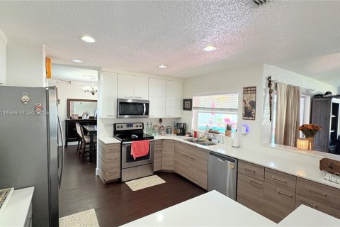 Villa ou maison à vendre à Pembroke Pines, Floride: 5 chambres № 1966813 - photo 17