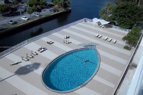 Condominio en alquiler en Sunny Isles Beach, Florida, 1 dormitorio, 65.5 m2 № 1954379 - foto 13