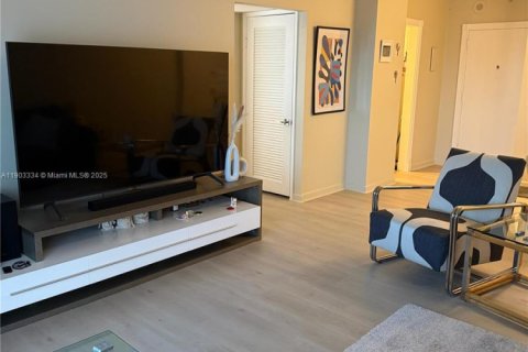 Condominio en alquiler en Sunny Isles Beach, Florida, 1 dormitorio, 65.5 m2 № 1954379 - foto 4