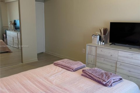 Condominio en alquiler en Sunny Isles Beach, Florida, 1 dormitorio, 65.5 m2 № 1954379 - foto 11