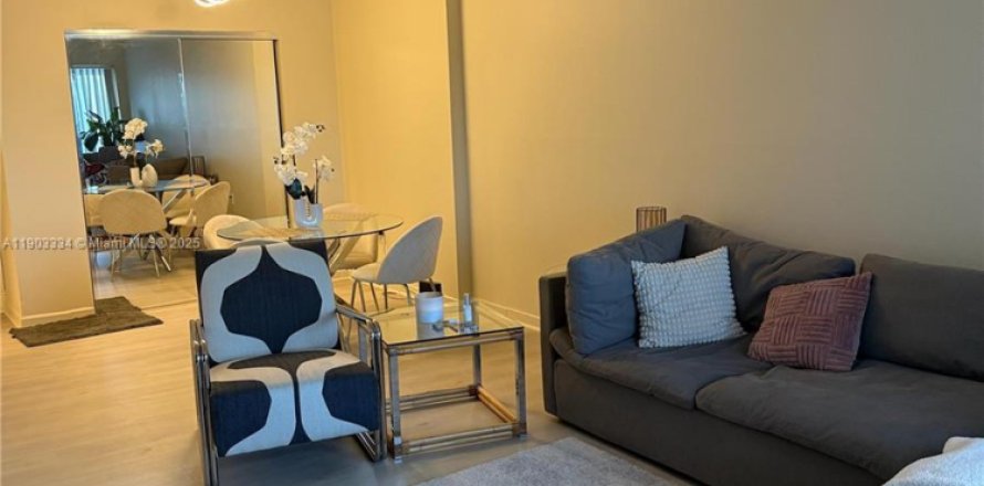 Condominio en Sunny Isles Beach, Florida, 1 dormitorio  № 1954379