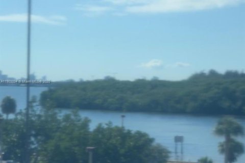 Снять в аренду кондоминиум в Санни-Айлс-Бич, Флорида 1 спальня, 65.5м2, № 1954379 - фото 24