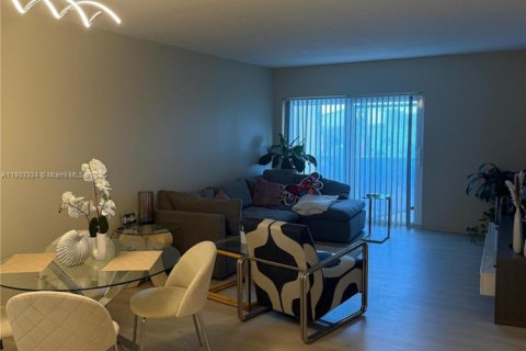 Condominio en alquiler en Sunny Isles Beach, Florida, 1 dormitorio, 65.5 m2 № 1954379 - foto 7