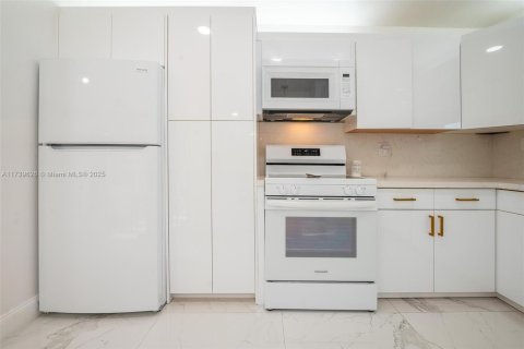 Condominio en venta en Pembroke Pines, Florida, 2 dormitorios, 108.7 m2 № 1937411 - foto 10