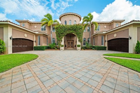 House in Davie, Florida 6 bedrooms, 609.81 sq.m. № 2063644 - photo 2