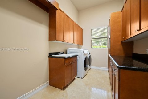 House in Davie, Florida 6 bedrooms, 609.81 sq.m. № 2063644 - photo 29