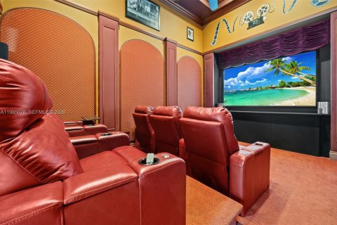 House in Davie, Florida 6 bedrooms, 609.81 sq.m. № 2063644 - photo 17