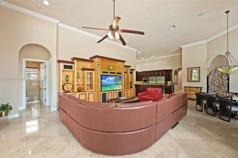 House in Davie, Florida 6 bedrooms, 609.81 sq.m. № 2063644 - photo 15