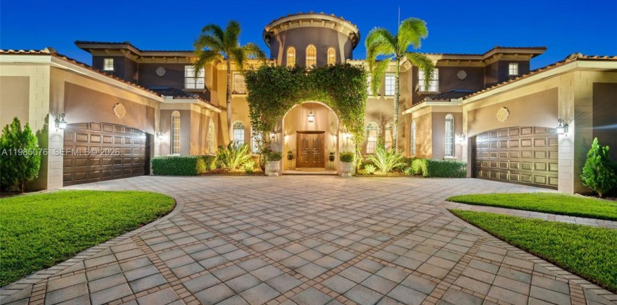 House in Davie, Florida 6 bedrooms, 609.81 sq.m. № 2063644