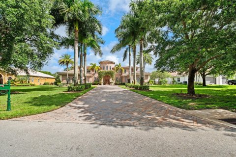 House in Davie, Florida 6 bedrooms, 609.81 sq.m. № 2063644 - photo 5