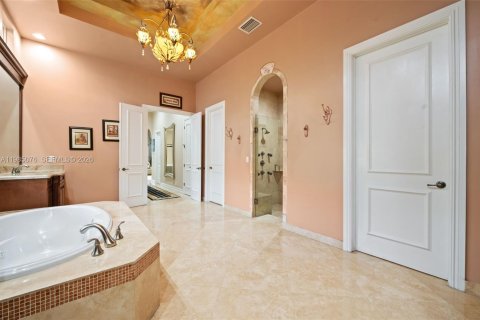 House in Davie, Florida 6 bedrooms, 609.81 sq.m. № 2063644 - photo 25