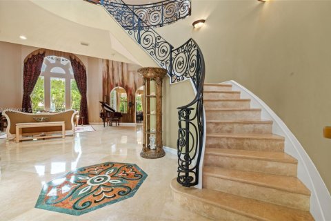 House in Davie, Florida 6 bedrooms, 609.81 sq.m. № 2063644 - photo 8