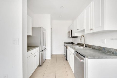 Touwnhouse à louer à Poinciana, Floride: 3 chambres, 135.27 m2 № 2106703 - photo 2